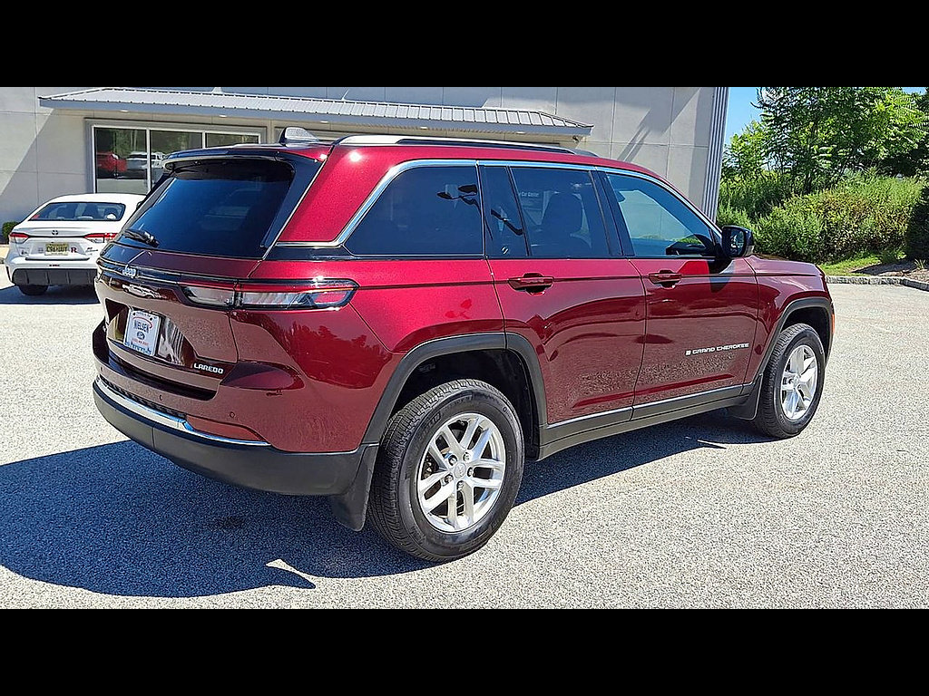 Used 2025 Jeep Grand Cherokee Laredo X w/ Luxury Tech Group I AWD/4WD image 8