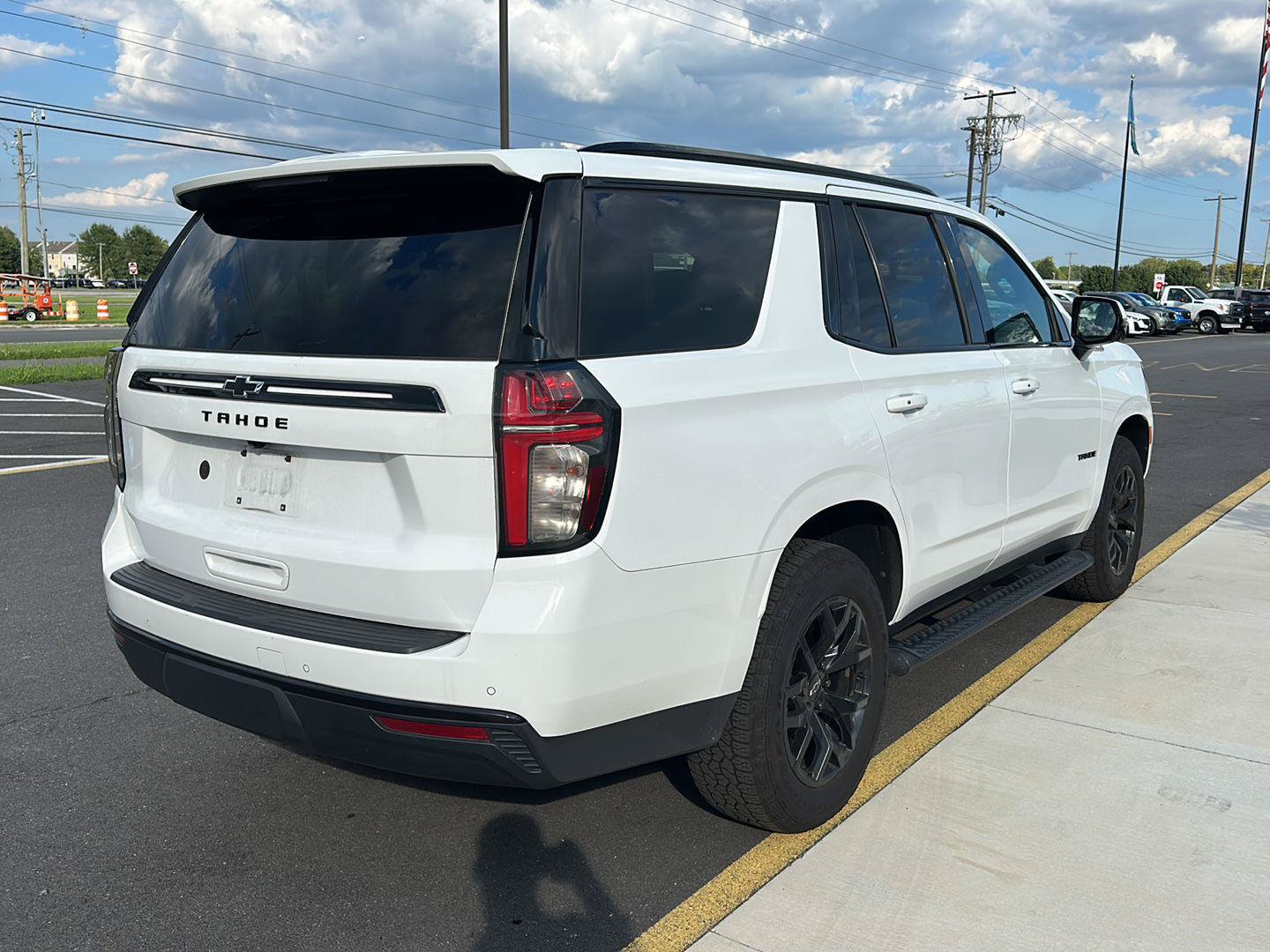 Used 2023 Chevrolet Tahoe Z71 w/ Luxury Package AWD/4WD image 5