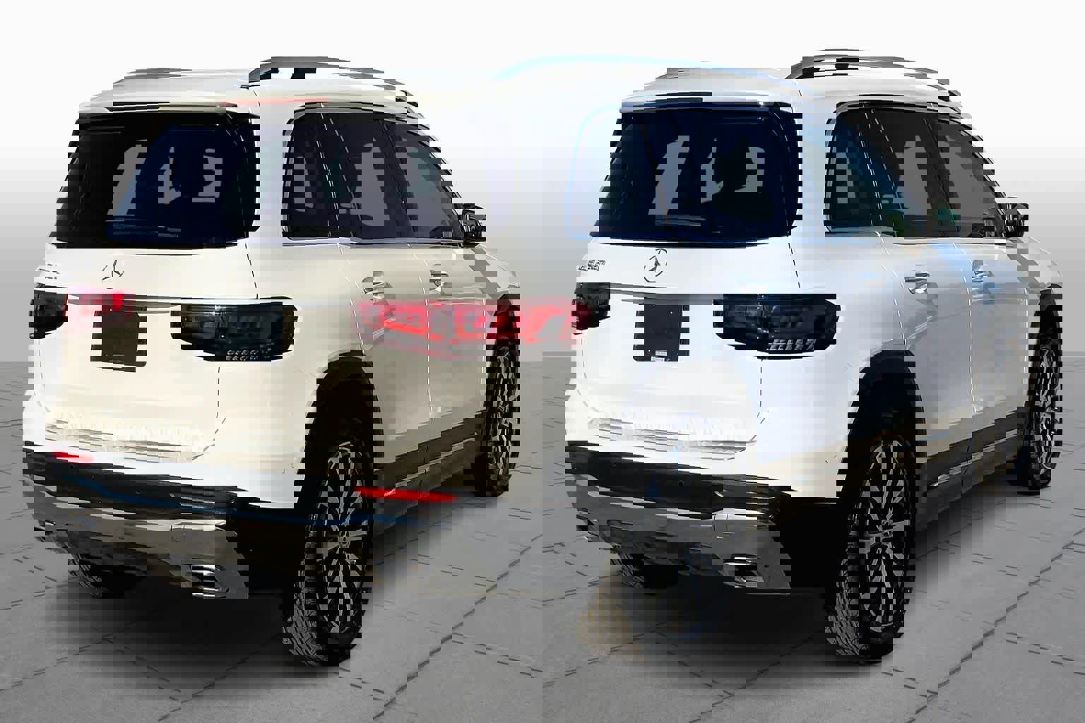 Used 2021 Mercedes-Benz GLB 250 w/ Premium Package image 4