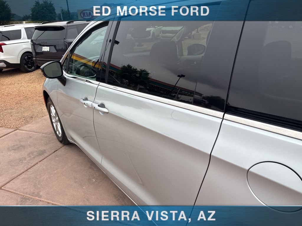 Used 2024 Chrysler Pacifica Touring-L FWD image 17