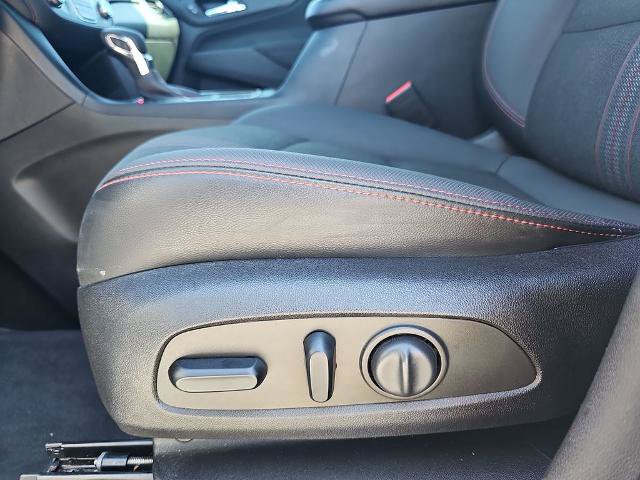 Used 2022 Chevrolet Equinox RS w/ Infotainment Package FWD image 29