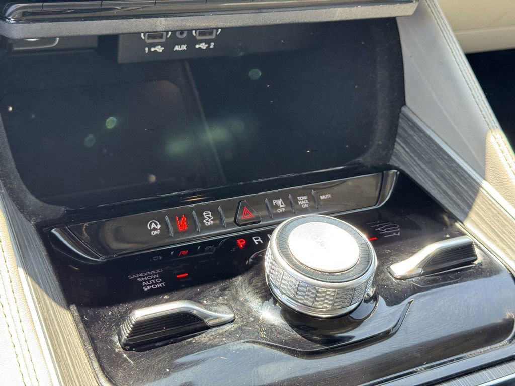 Used 2024 Jeep Wagoneer Series III AWD/4WD image 16