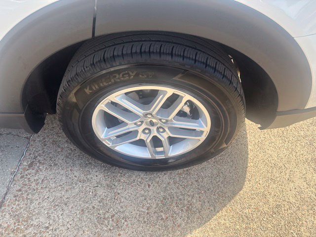 Certified 2025 Ford Explorer Active w/ Active Comfort Package RWD image 11
