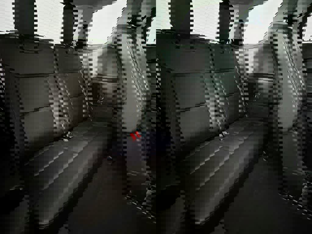 Certified 2022 Ford Explorer XLT w/ Equipment Group 202A image 31