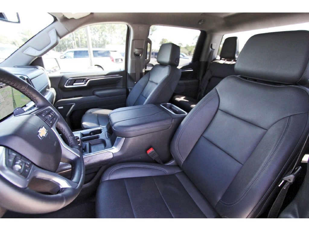 Used 2025 Chevrolet Silverado 1500 LTZ AWD/4WD image 32