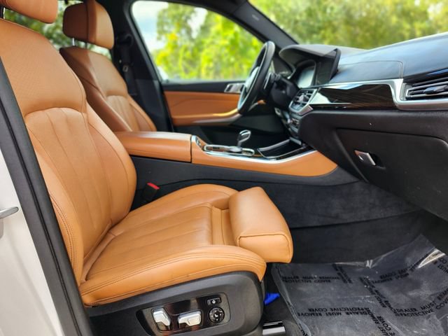 Used 2019 BMW X5 xDrive50i w/ M Sport Package AWD/4WD image 11