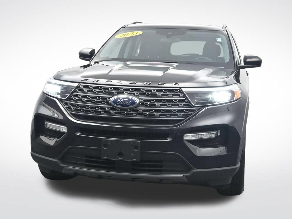 Certified 2023 Ford Explorer XLT w/ Equipment Group 202A AWD/4WD image 2