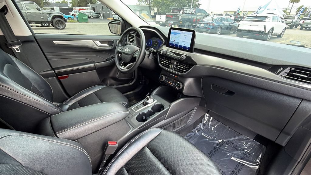 Certified 2022 Ford Escape Titanium FWD image 35