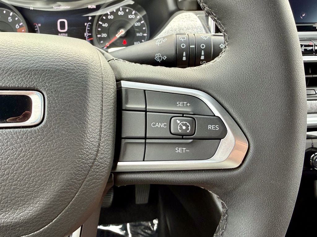 Used 2025 Jeep Compass Latitude AWD/4WD image 24