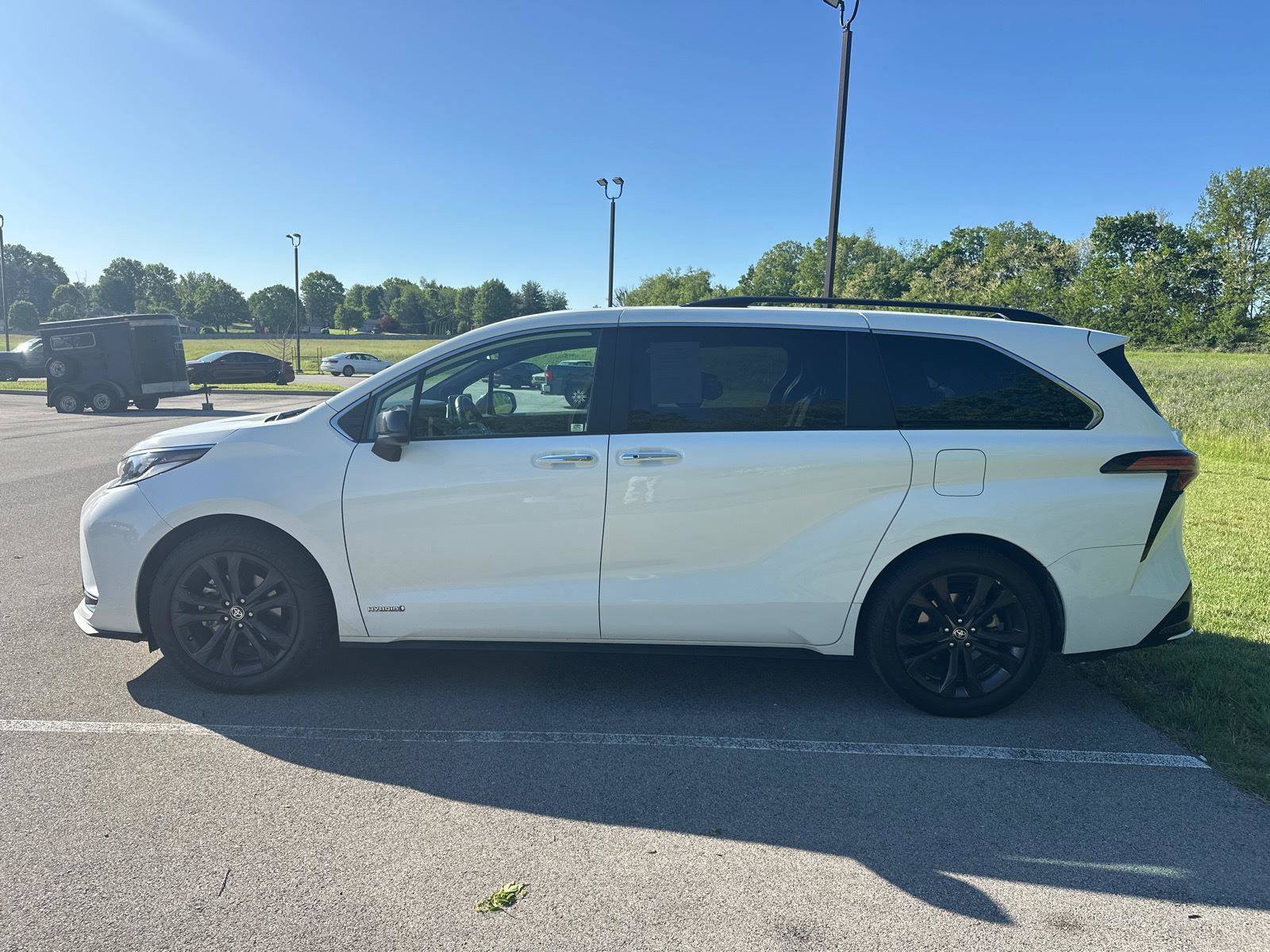 Used 2021 Toyota Sienna XSE w/ XSE Plus Package FWD image 3