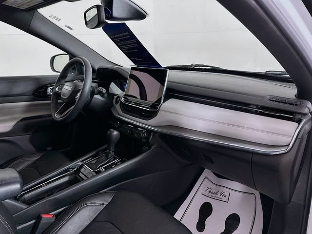 Used 2023 Jeep Compass Limited image 34