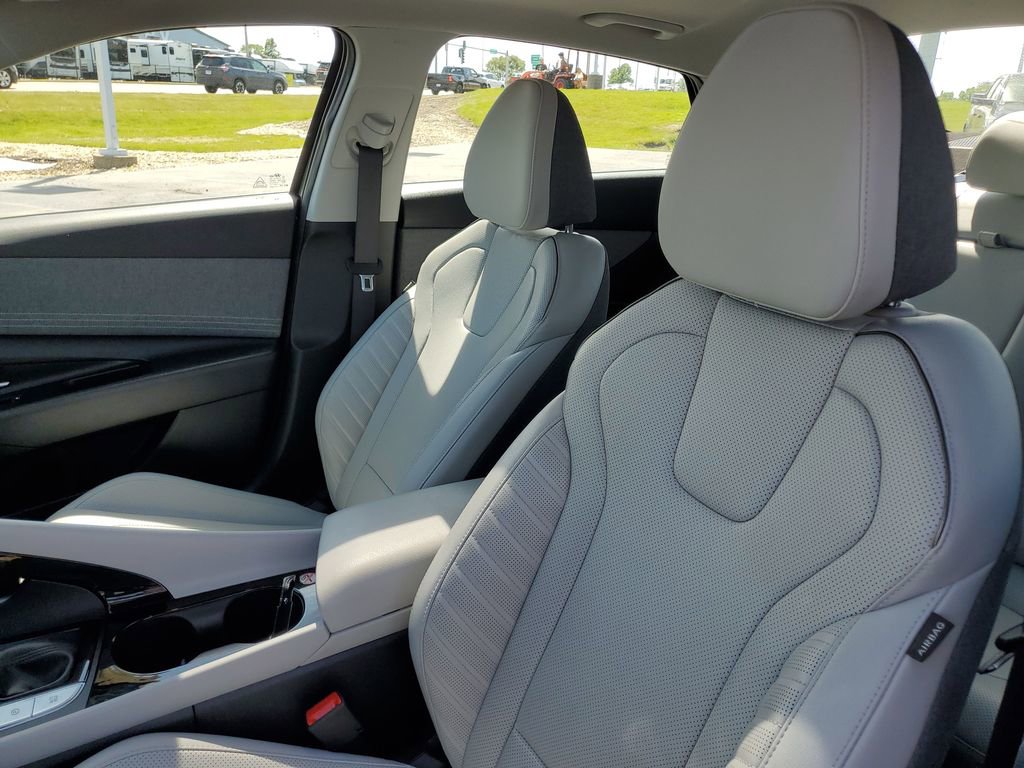 Used 2024 Hyundai Elantra Limited FWD image 13