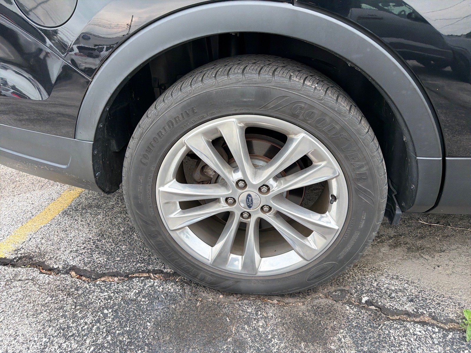 Certified 2019 Ford Explorer XLT w/ Equipment Group 202A AWD/4WD image 5