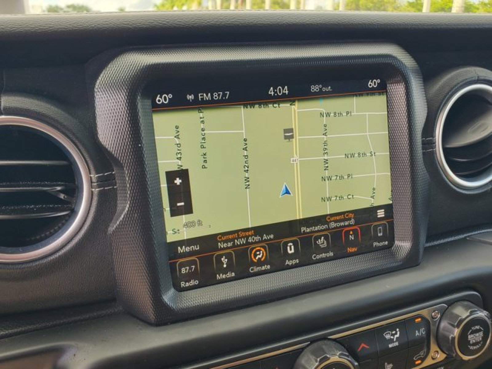 Used 2018 Jeep Wrangler Unlimited Sahara image 21