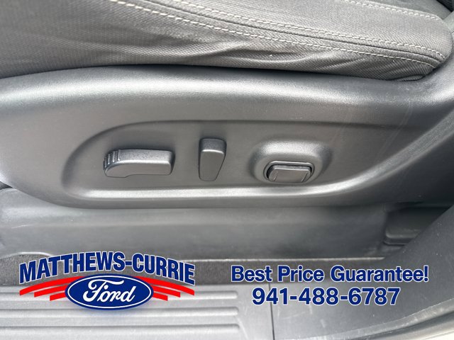 Used 2020 Nissan Titan SV w/ SV Convenience Package RWD image 10