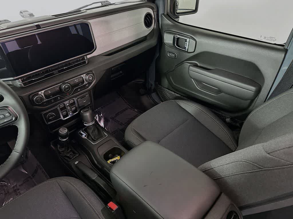 Used 2025 Jeep Gladiator Sport AWD/4WD image 11