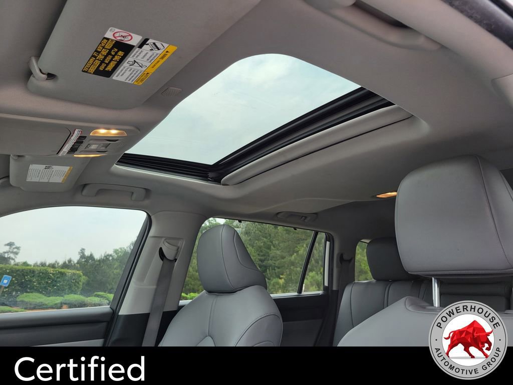 Used 2020 Toyota Highlander XLE FWD image 25