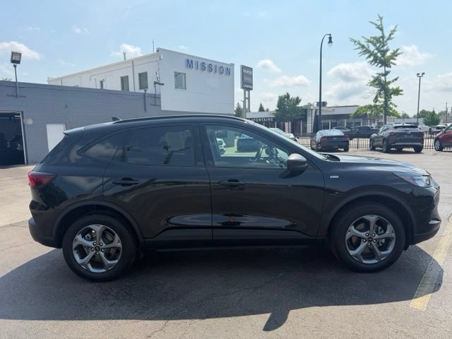 Certified 2025 Ford Escape ST-Line AWD/4WD image 8