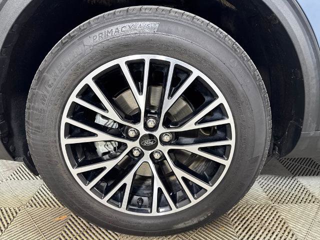 Certified 2025 Ford Escape SE w/ PHEV Premium Package image 12