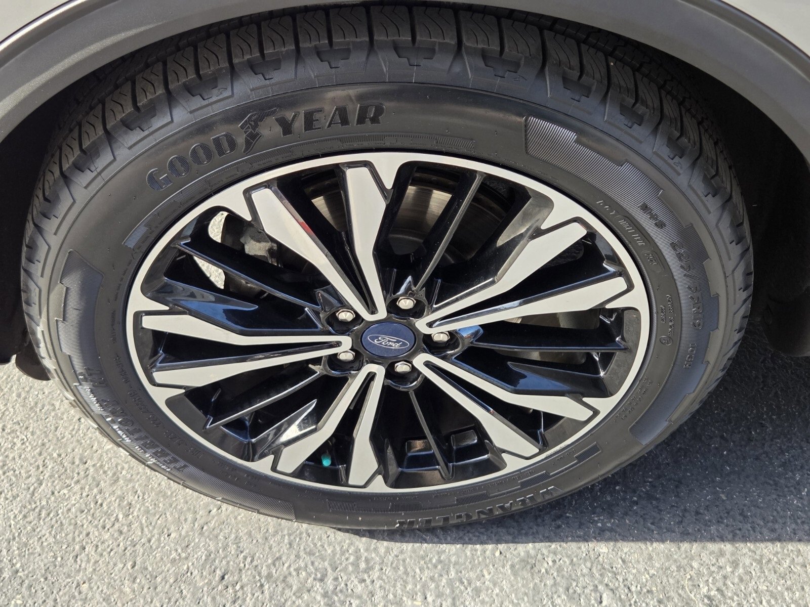 Certified 2021 Ford Escape SE w/ SE Sport Appearance Package image 9