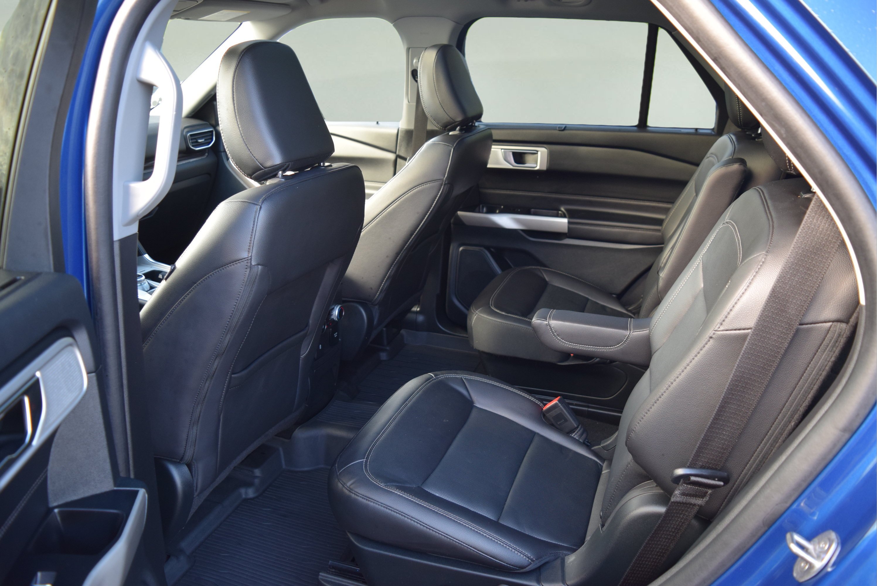 Certified 2023 Ford Explorer Limited w/ Limited Technology Package AWD/4WD image 8
