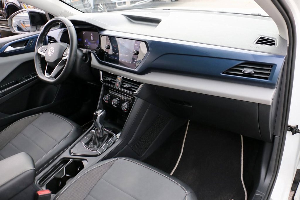 Used 2023 Volkswagen Taos SE w/ Panoramic Sunroof Package image 31