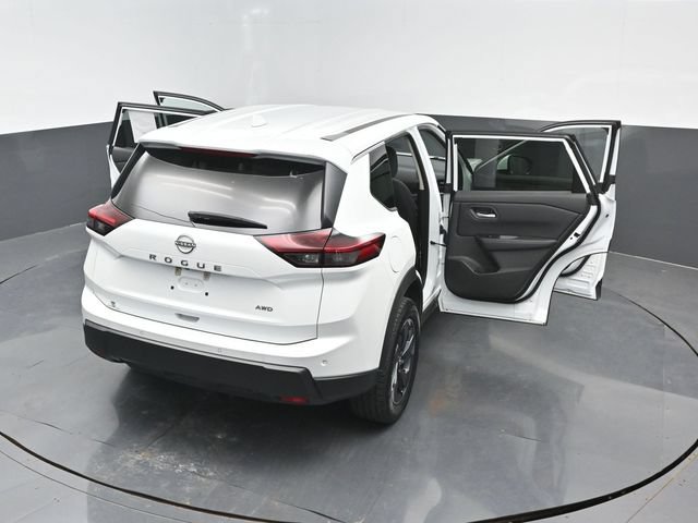 Used 2025 Nissan Rogue SV AWD/4WD image 26