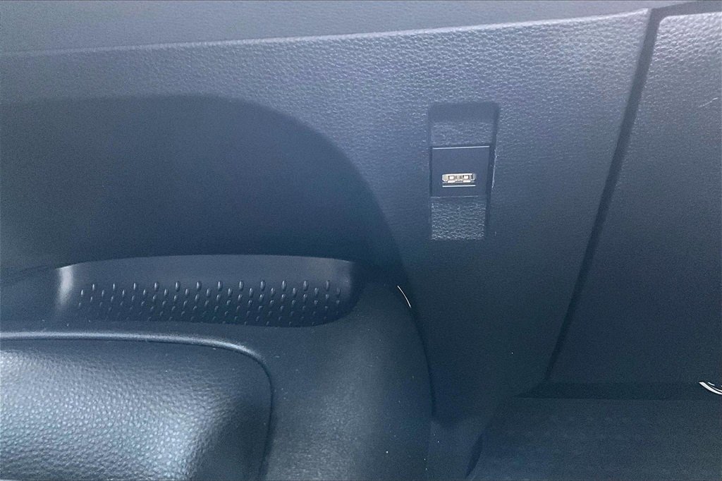 Used 2022 Toyota Corolla LE image 32
