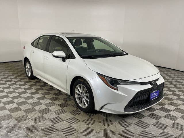 Used 2022 Toyota Corolla LE w/ LE Premium Package image 4