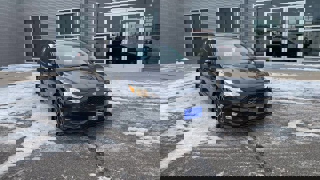 Certified 2017 Ford Focus SE w/ SE Sport Package image 4