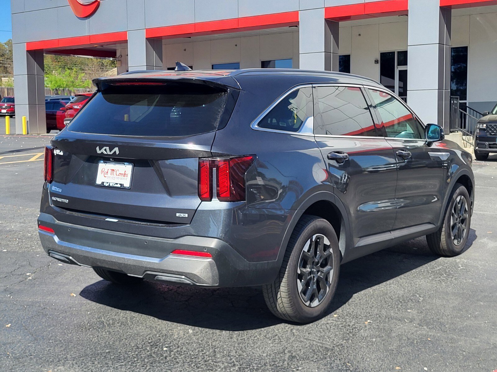 Used 2024 Kia Sorento S image 3