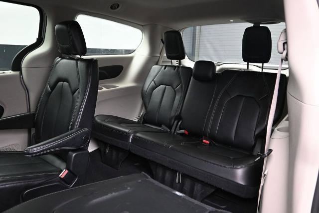 Used 2024 Chrysler Pacifica Touring-L FWD image 25
