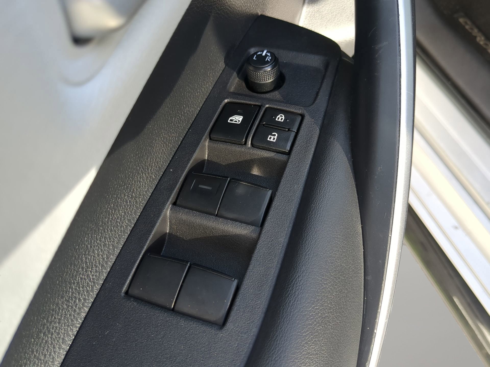 Used 2024 Toyota Corolla SE image 19