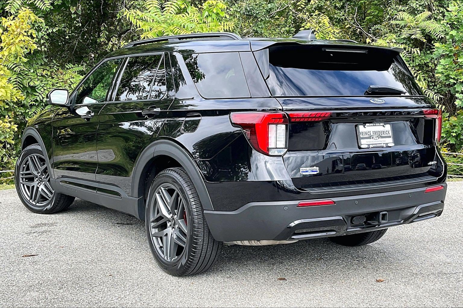 Certified 2025 Ford Explorer ST-Line w/ ST-Line Street Pack AWD/4WD image 12