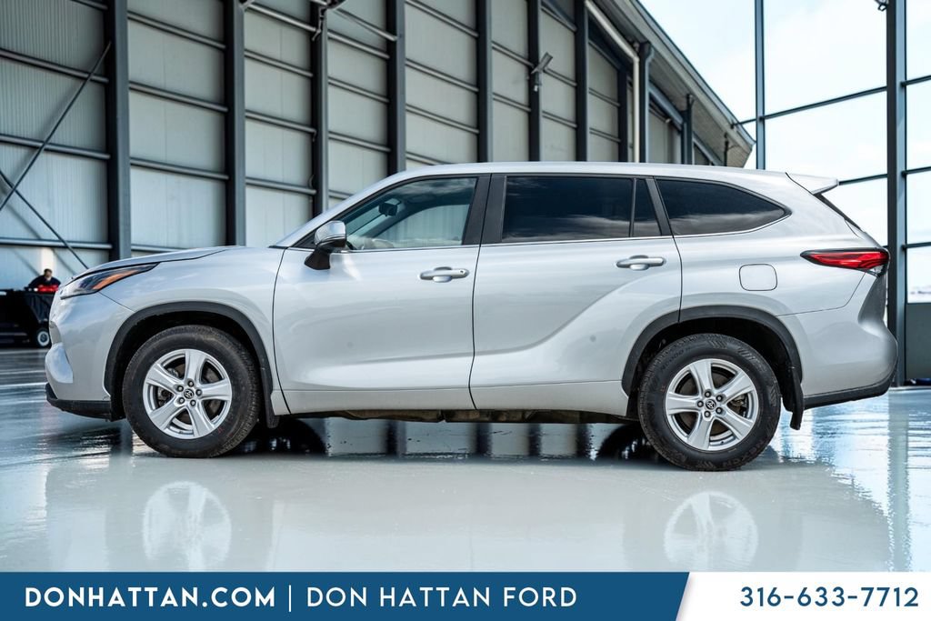 Used 2023 Toyota Highlander L FWD image 2