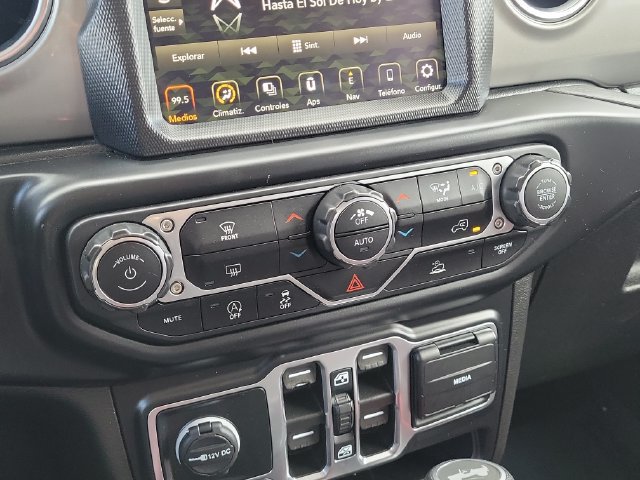 Used 2022 Jeep Wrangler Unlimited Sahara AWD/4WD image 31