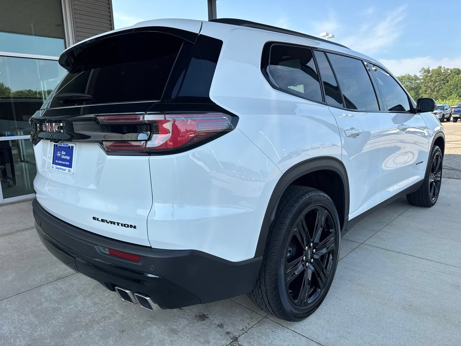 Used 2024 GMC Acadia Elevation w/ Black Edition FWD image 8