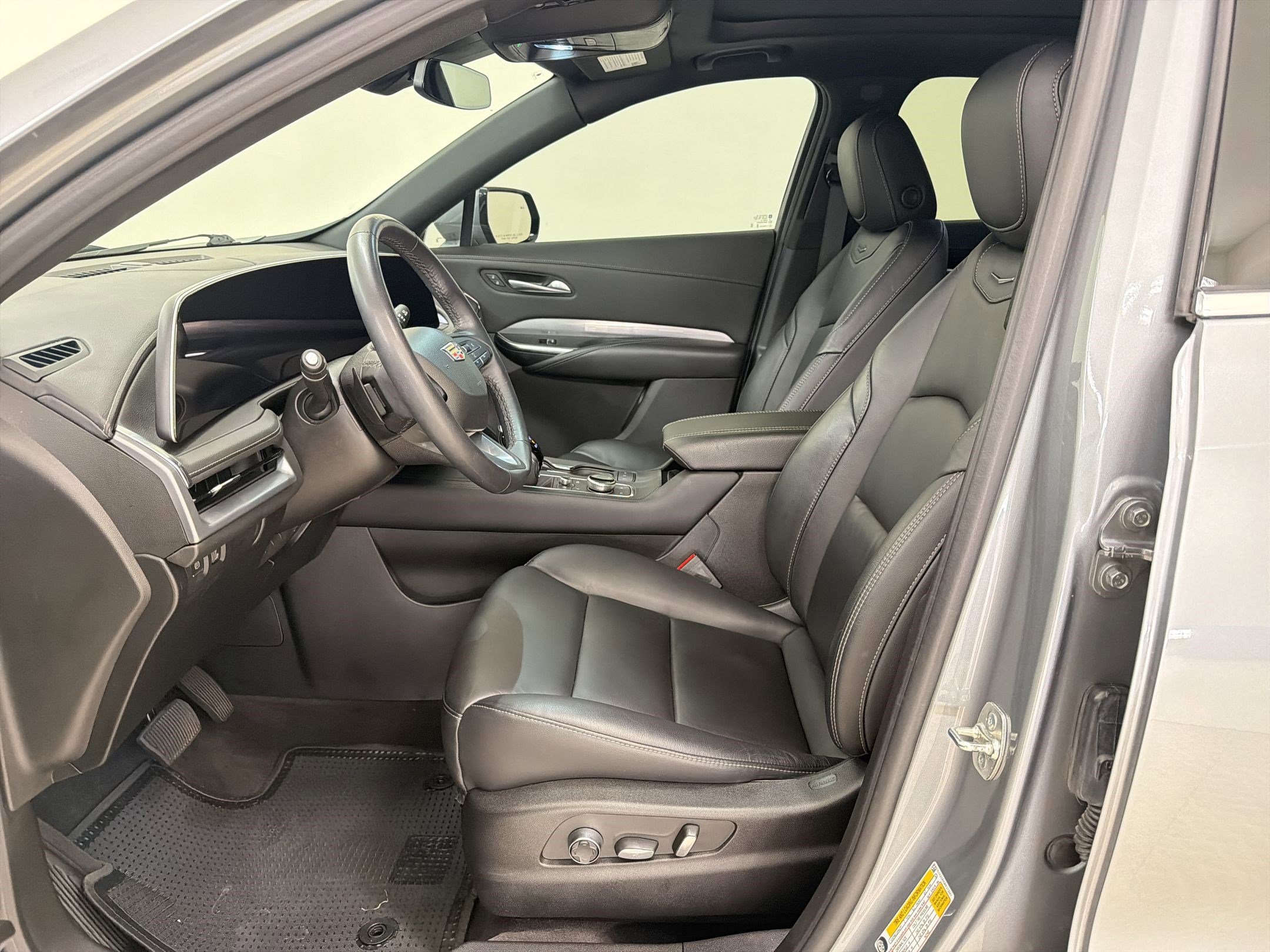 Used 2024 Cadillac XT4 Premium Luxury w/ Cold Weather Package FWD image 5