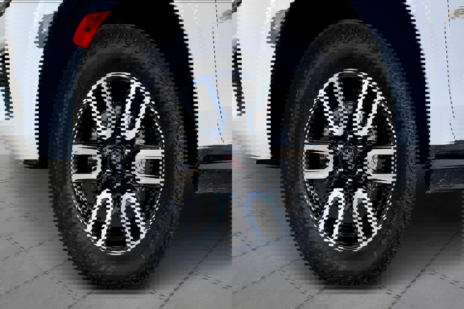 Used 2024 GMC Yukon AT4 w/ AT4 Premium Package image 12