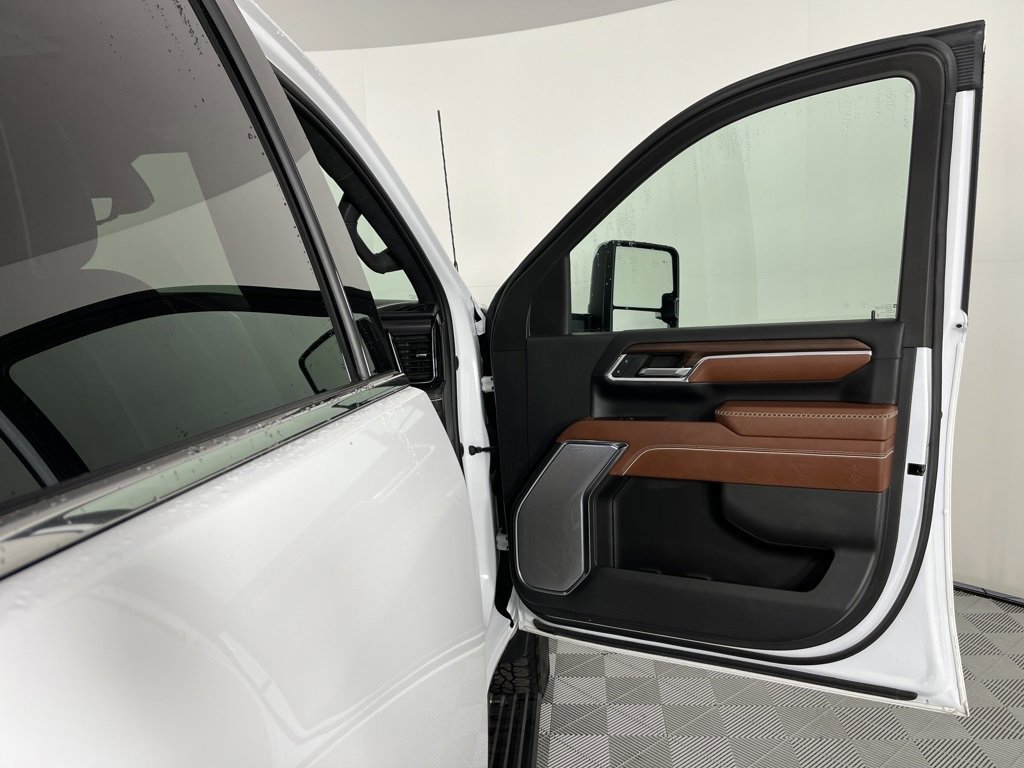 Used 2024 GMC Sierra 3500 Denali Ultimate image 30