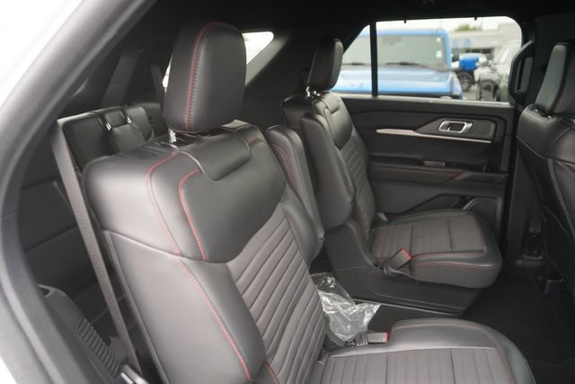 Certified 2025 Ford Explorer ST-Line w/ Premium Package RWD image 18