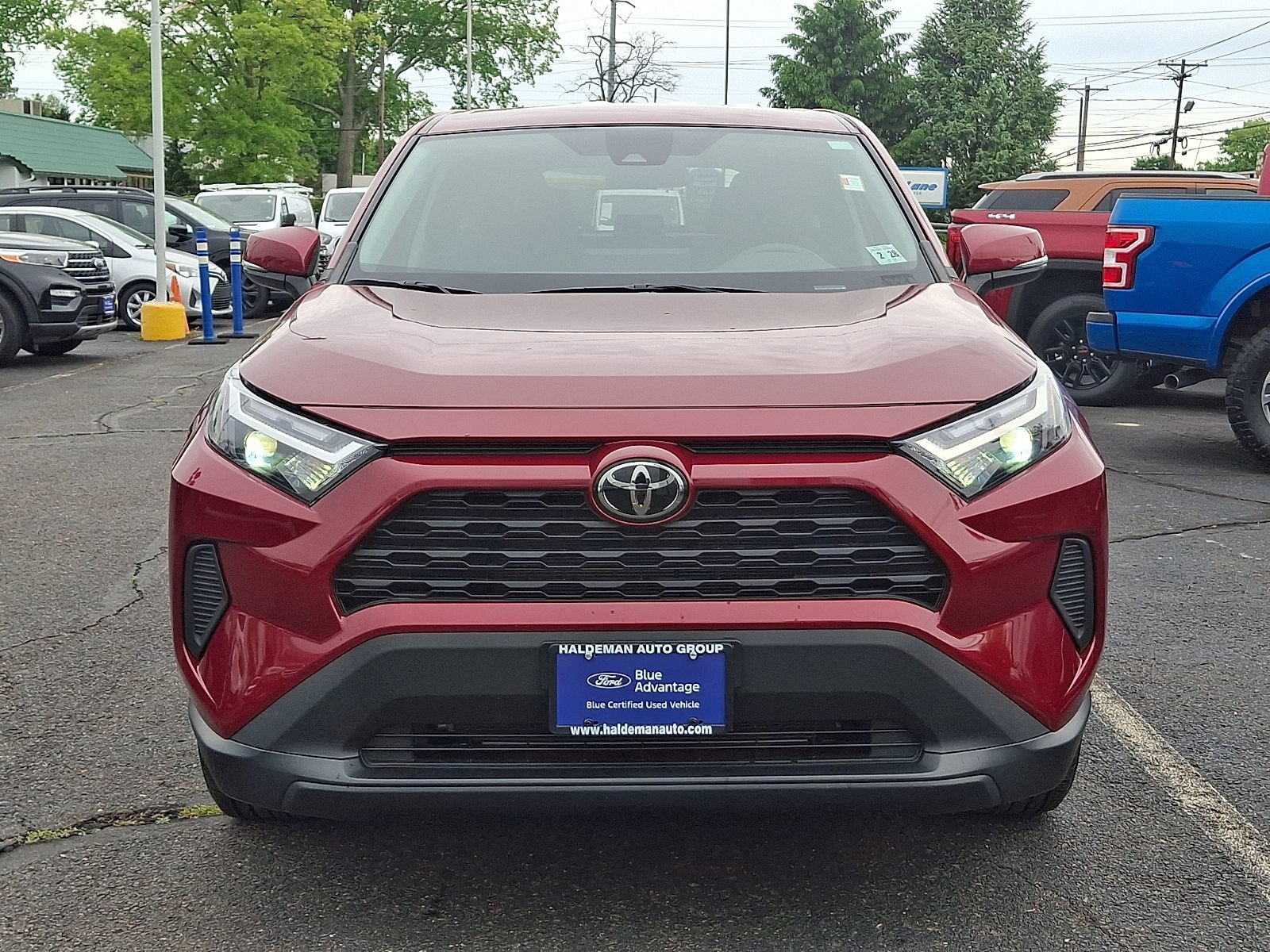 Used 2023 Toyota RAV4 LE AWD/4WD image 2