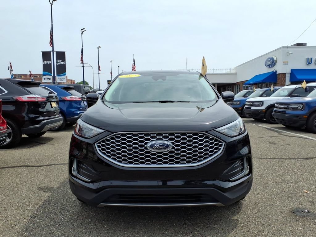 Certified 2023 Ford Edge SEL w/ Convenience Package AWD/4WD image 3