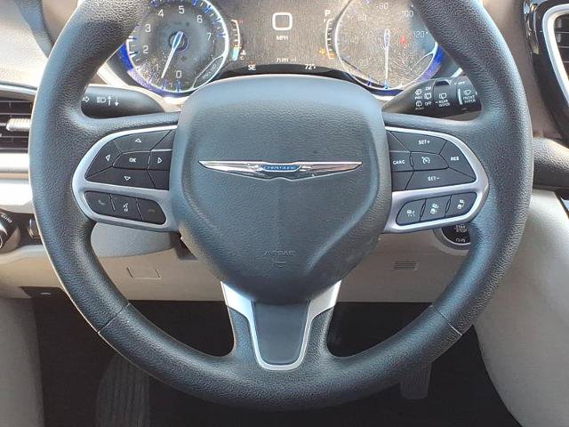 Used 2019 Chrysler Pacifica Touring Plus w/ Advanced Safetytec Group FWD image 13