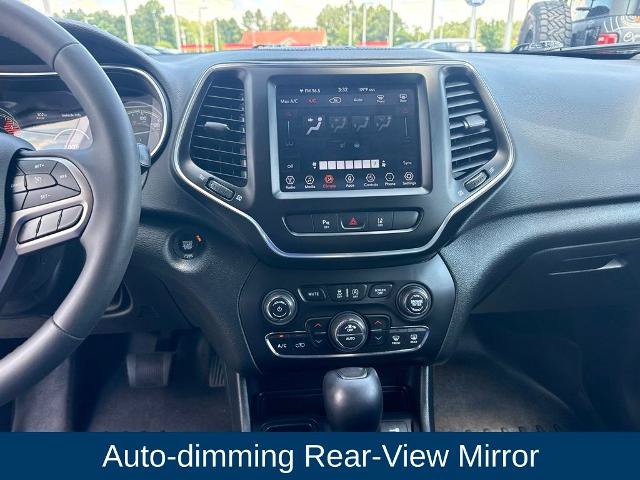 Used 2022 Jeep Cherokee Latitude Lux w/ Sun & Sound Group FWD image 25