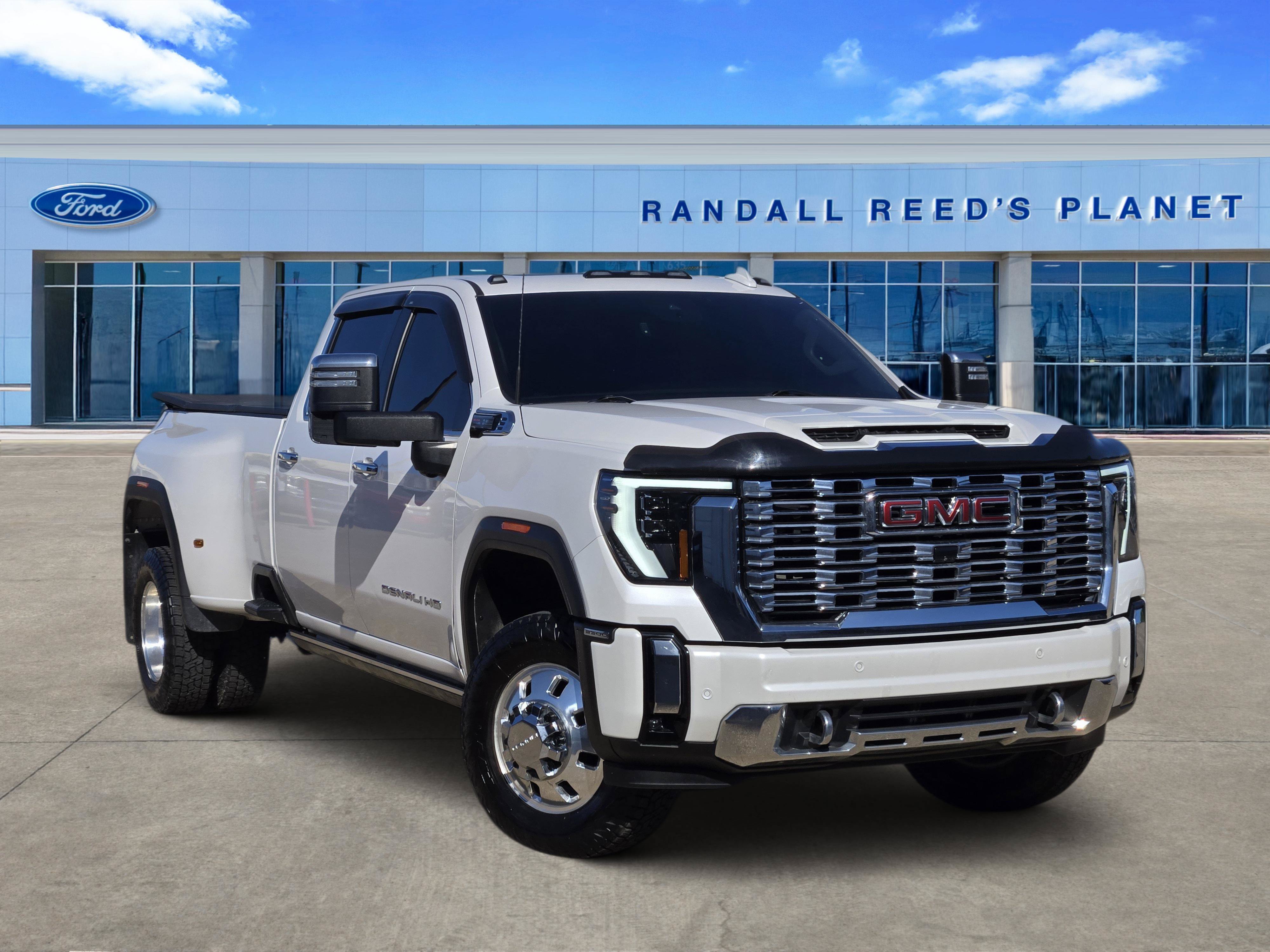 Used 2024 GMC Sierra 3500 Denali w/ Denali Reserve Package AWD/4WD image 1