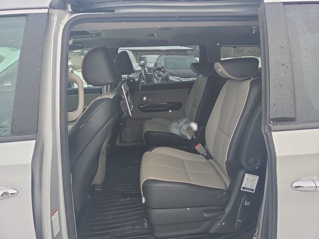 Used 2021 Kia Sedona SX image 25