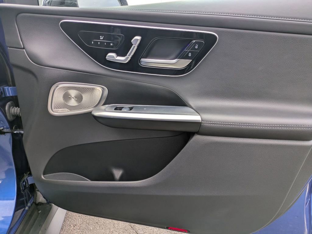Used 2023 Mercedes-Benz GLC 300 GLC 300 image 46