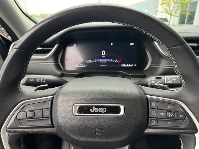Used 2023 Jeep Grand Cherokee L Limited w/ Black Appearance Package AWD/4WD image 25
