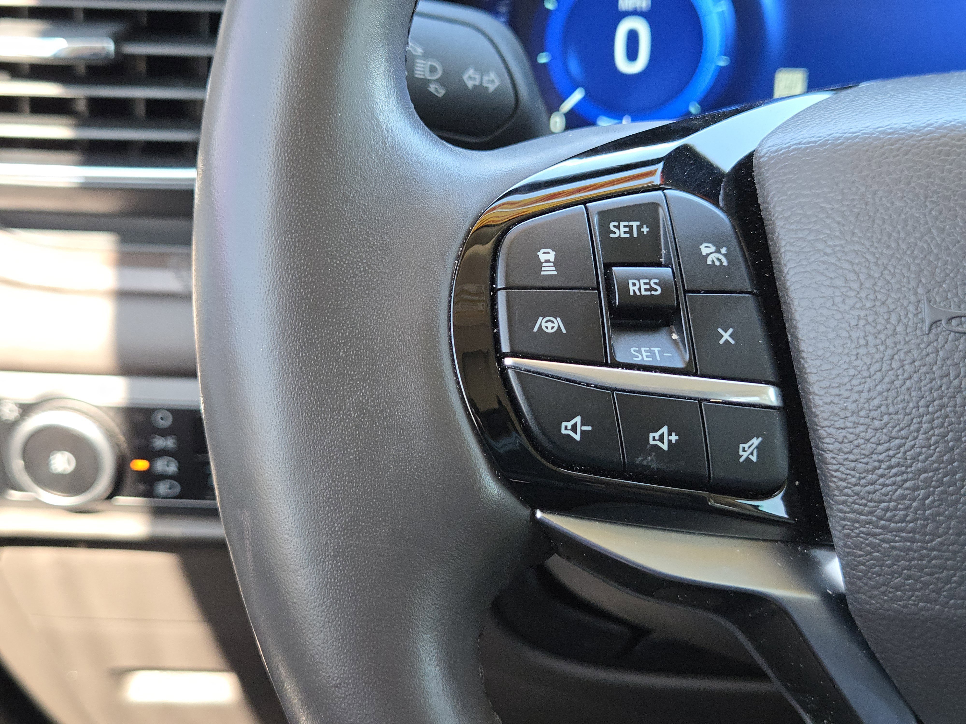 Certified 2023 Ford Explorer Platinum w/ Technology Package image 28